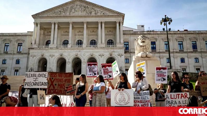 Protesto contra reforma laboral concentra-se junto à Assembleia da República