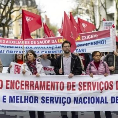 Dezenas de técnicos de saúde protestam por negociação de contratos de trabalho