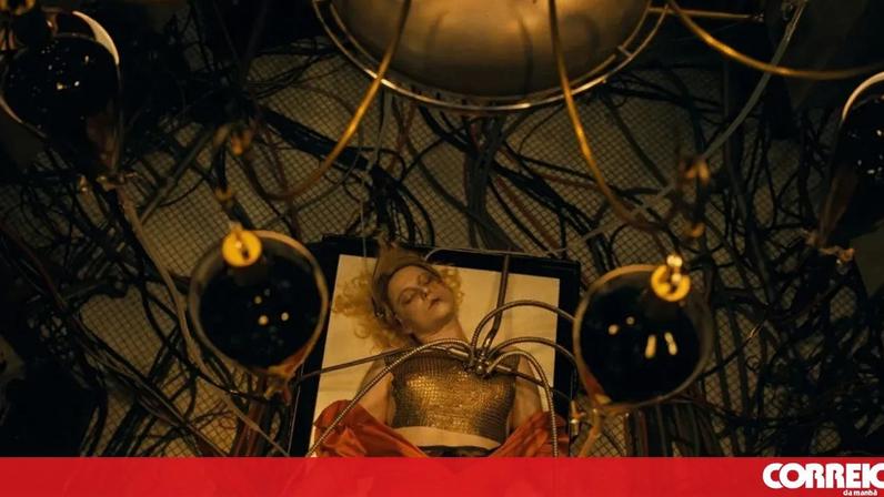 Frankenstein tem nova namorada, diferente