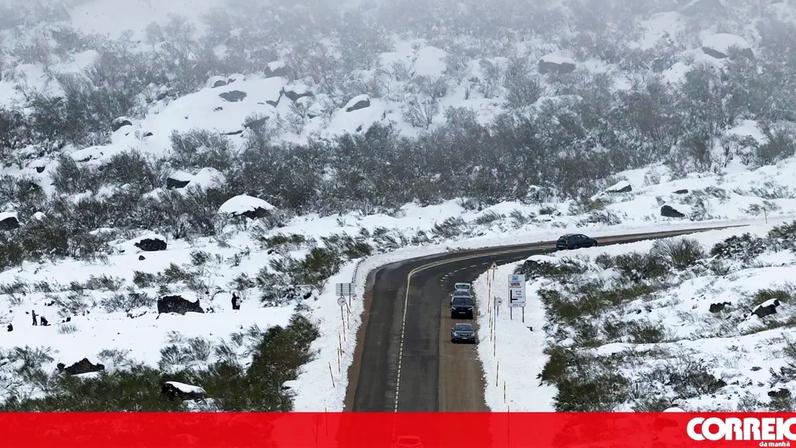 Aviso: modere a velocidade na estrada com neve