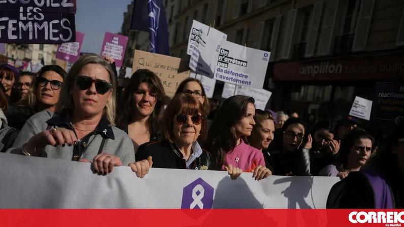 Cartazes e protestos pelo mundo no Dia Internacional da Mulher