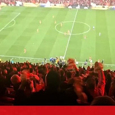 Mourinho expulsado após golo de Leandro Barreiro e gesto de 'pequeno'