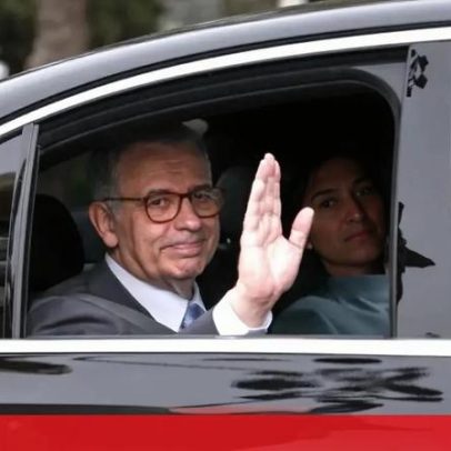 Seguro homenageia Camões e condecora Marcelo nas primeiras horas como Presidente