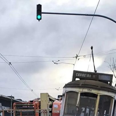 Colisão com camião faz elétrico descarrilar em Alcântara