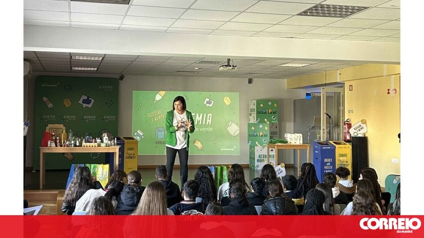 Alunos aprendem sobre reciclagem com Sociedade Ponto Verde e EPIS