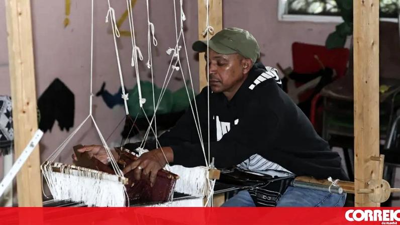 Artesão único de panu di téra em Portugal defende ensino e alerta para imitações