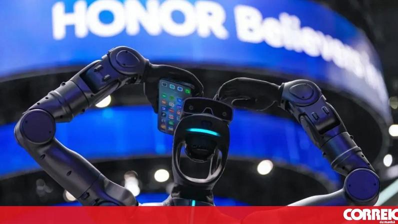 Robô humanoide no MWC 2026