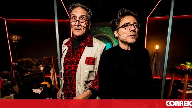 Paulo Matos e Carlos d'Almeida Ribeiro no espetáculo 'IA.COMédia'
