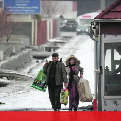 Refugiados fogem da guerra em busca de segurança