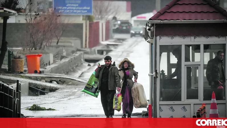 Iranianos cruzam a fronteira entre o Irão e o Curdistão iraquiano