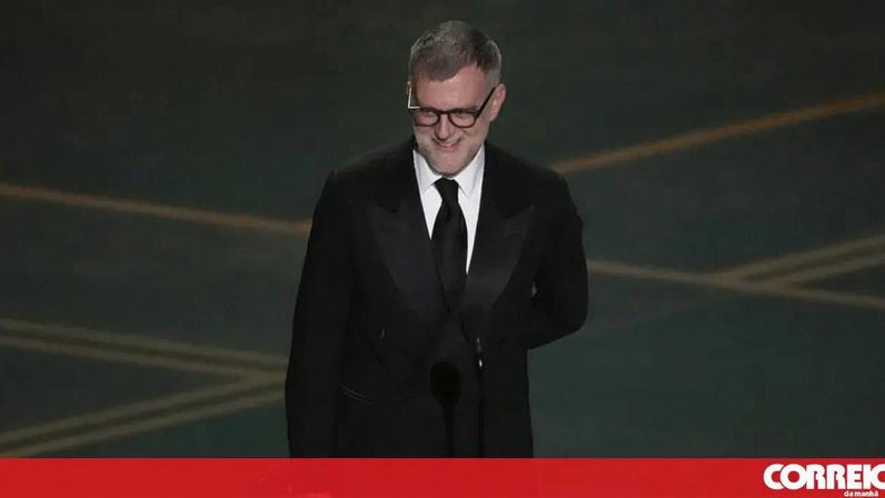 Batalha Atrás de Batalha vence Óscar de Melhor Argumento Adaptado. Paul Thomas Anderson recebe o prémio