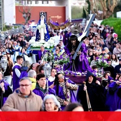 Peregrinos cercam condutor impaciente que invadiu procissão da Nazaré