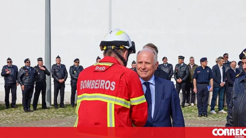 Ministro da Administração Interna reforça proximidade com bombeiros
