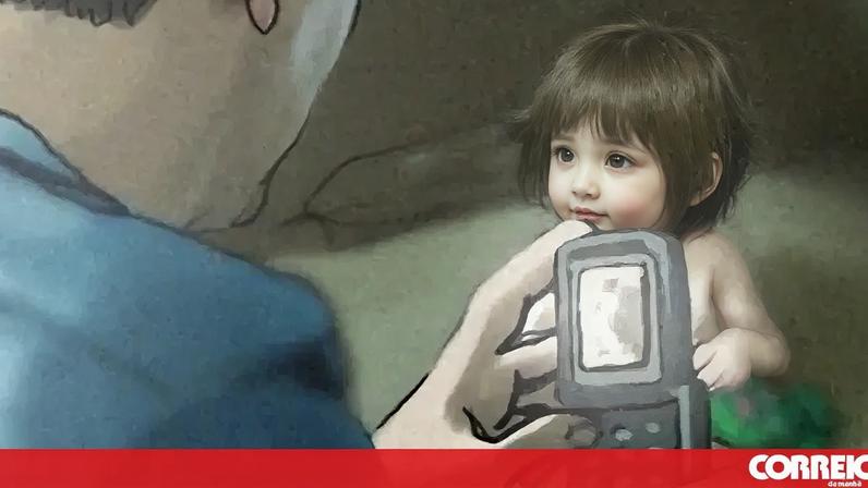 Auxiliar fotografava e filmava as crianças da creche