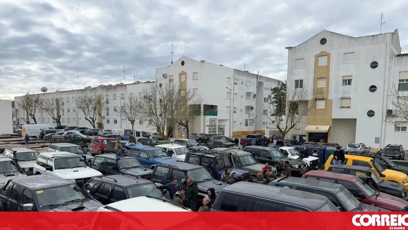 Reunião de entusiastas de veículos todo-o-terreno
