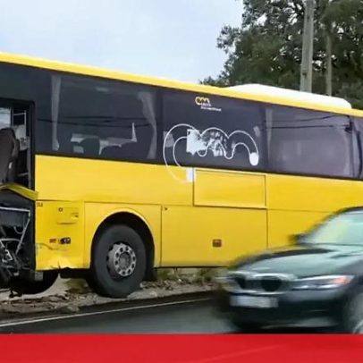 Colisão entre autocarro e carro na EN378 em Fernão Ferro provoca dois feridos