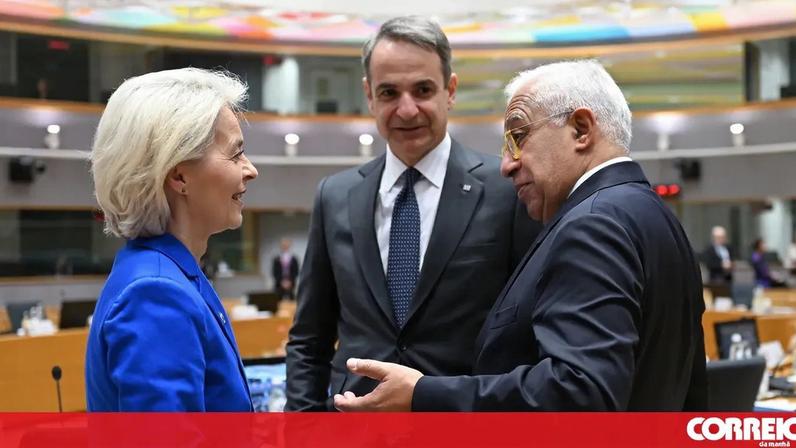 António Costa com Ursula Von der Leyen e o primeiro-ministro da Grécia, Kyriakos Mitsotakis