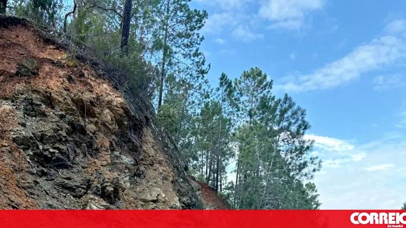 Talude de 12 metros da ER124 em Loulé caiu
