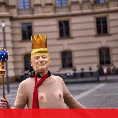 Protestos contra o governo de Trump atravessam o Atlântico na Europa