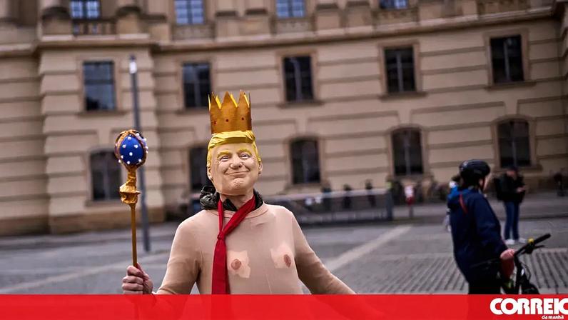 Em Berlim, também se manifesta contra o governo de Trump
