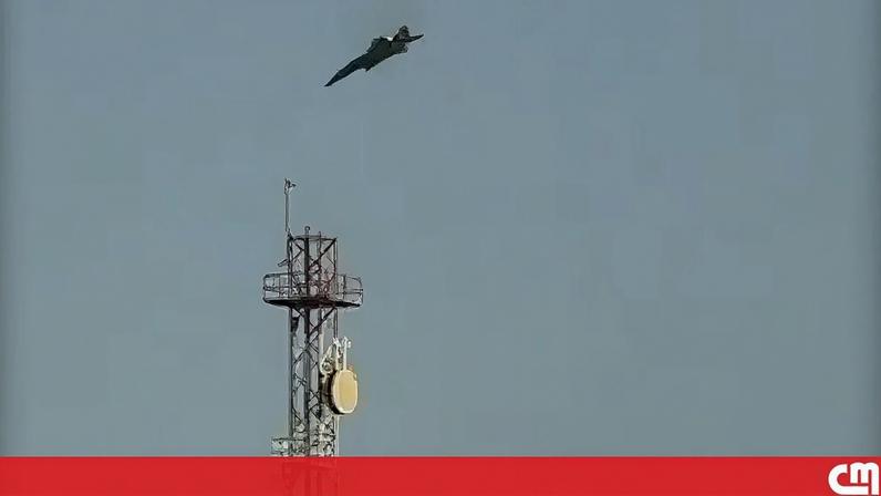 "Várias aeronaves militares dos EUA" caíram no espaço aéreo do país.