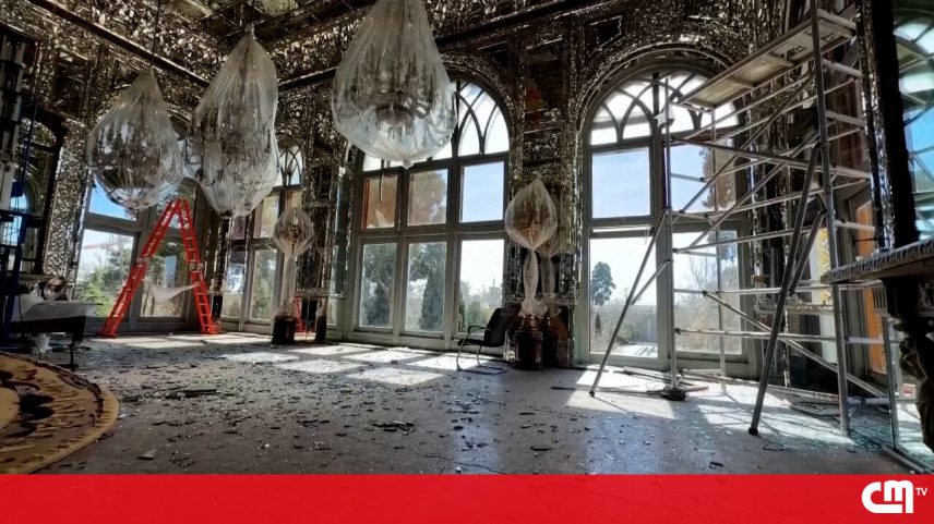 Imagem do Palácio de Golestan danificado