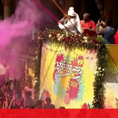 Milhões celebram o festival Holi na Índia