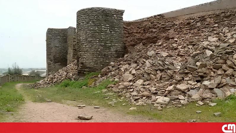 Populares protestam diante derrocadas contínuas no Castelo de Veiros