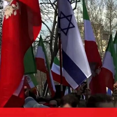 Membros da comunidade iraniana protestam junto à embaixada do Irão