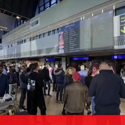 Crianças romenas regressam a Bucareste após repatriação do Oriente Médio