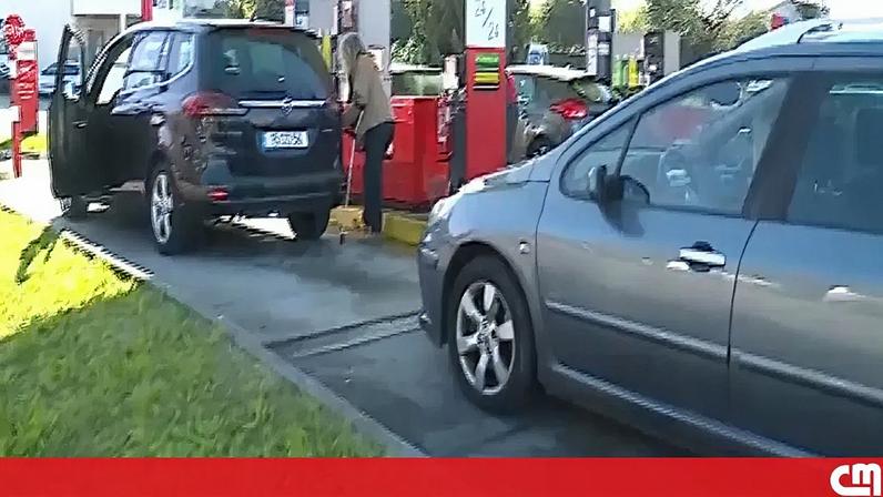 Longas filas nos postos de combustível antes do aumento dos preços