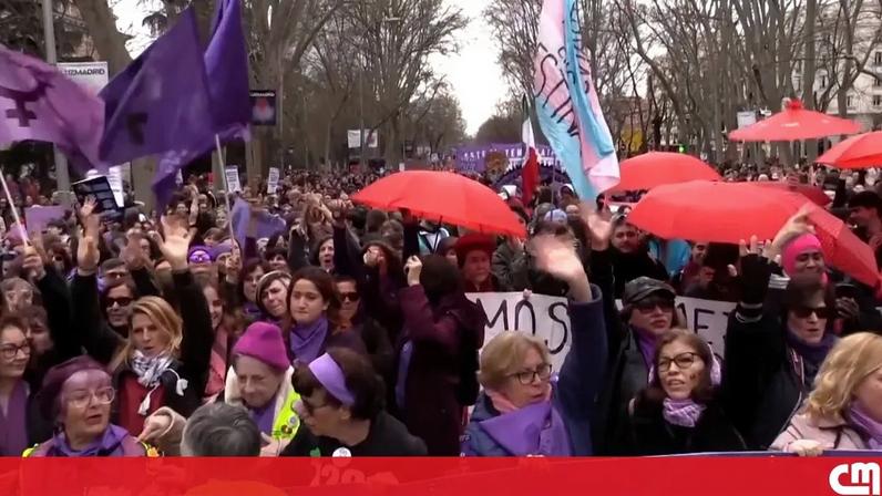 Milhares de pessoas protestam em Madrid no Dia Internacional da Mulher