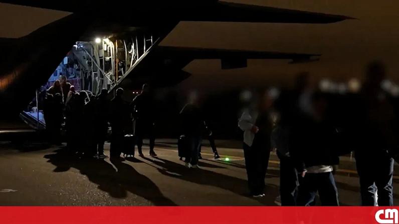 Voo militar de repatriamento com 61 passageiros, incluindo 54 portugueses, já chegou a Lisboa