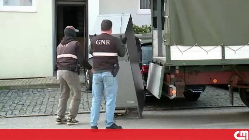 Material apreendido durante a operação policial em Gondomar.