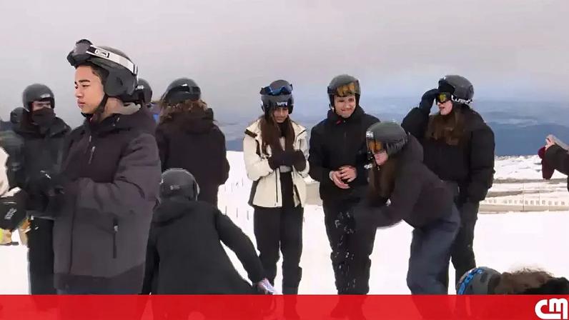 Jovens trocam a sala de aula pela neve da Serra da Estrela