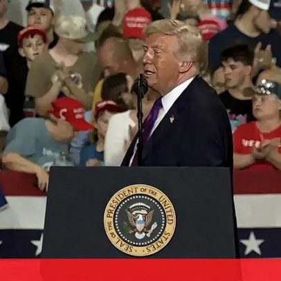 Apoiante de Trump sente-se mal durante evento e recebe ajuda de Dr. Oz