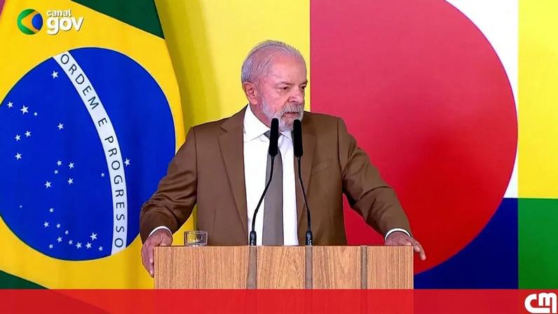 Brasil suspende impostos sobre combustíveis para aliviar o impacto nos preços