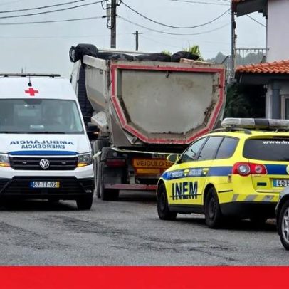 Condutor morre atropelado pelo próprio camião ao sair para ouvir barulho na Póvoa