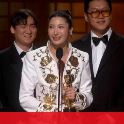 Cantora das Huntrix emociona ao receber Óscar com discurso sobre infância