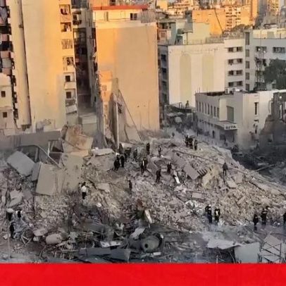 Prédio em Beirute reduzido a escombros após ataque