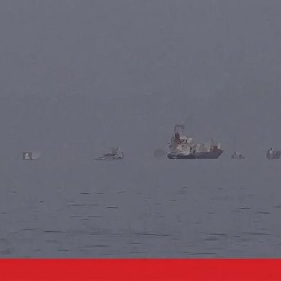 Navios aguardam passagem no Estreito de Ormuz; quem bloqueia e quem passa