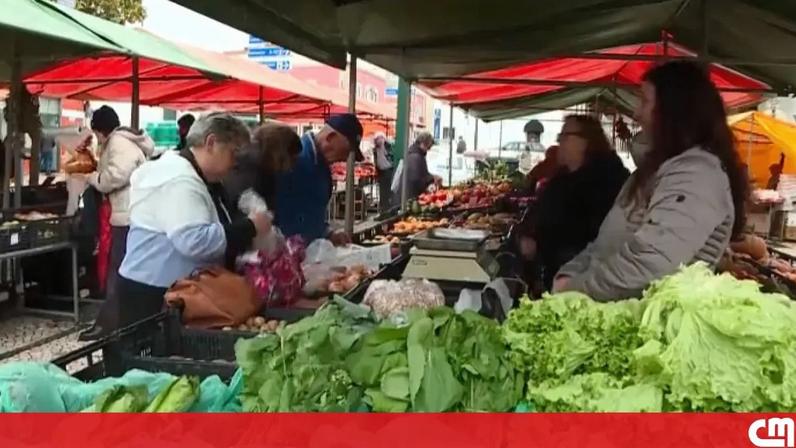 Vendedora queixa-se da subida do preço do cabaz alimentar