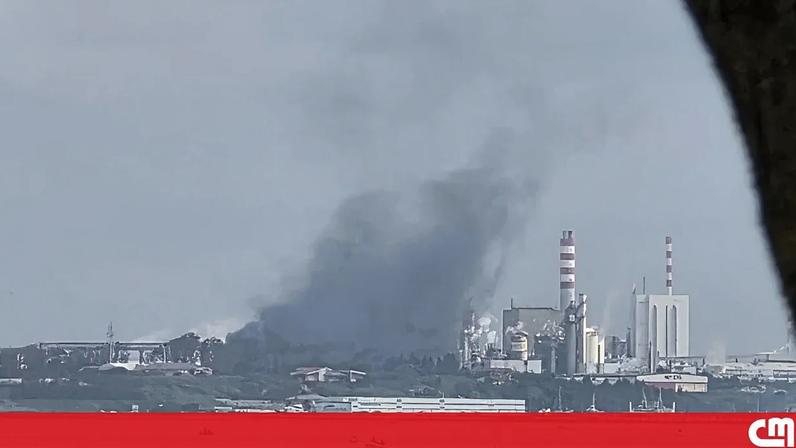 Incêndio industrial na empresa Carmona em Setúbal