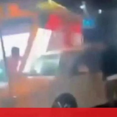 Condutor embriagado invade esplanada de bar com carro após ser expulso
