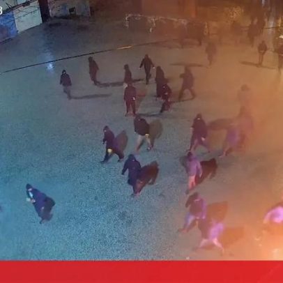 Imagens de videovigilância mostram colonos a destruir carros na Cisjordânia