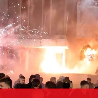 Manifestantes lançam cocktails Molotov em protestos contra o governo da Albânia