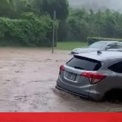 Estradas alagadas no Havaí após chuvas intensas