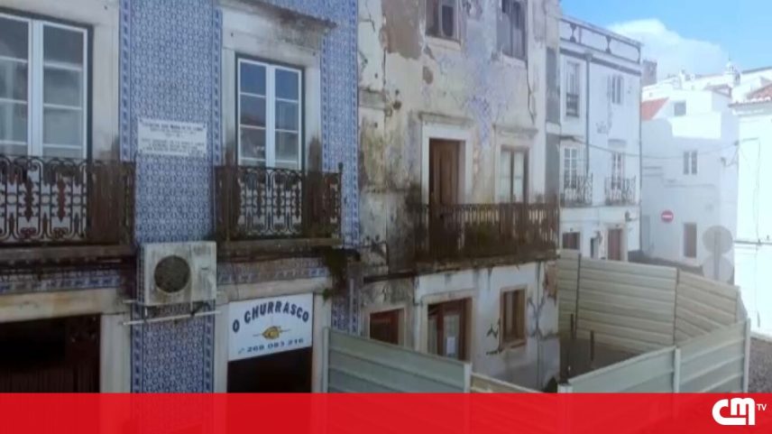 Moradora afirma que município não faz nada em relação a prédio degradado em Estremoz