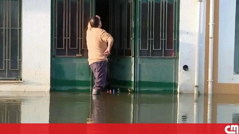 Comerciantes utilizam economias pessoais para responder aos estragos provocados pela passagem do mau tempo no País