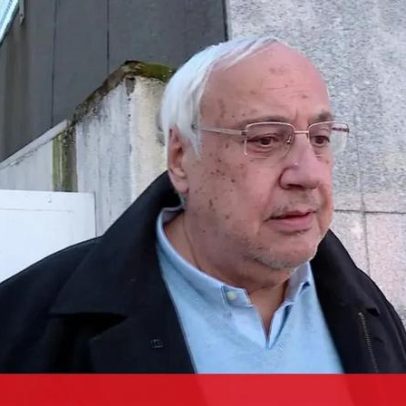 Secretário-geral da autarquia de Lisboa derruba gradeamento no Cais do Sodré com viatura